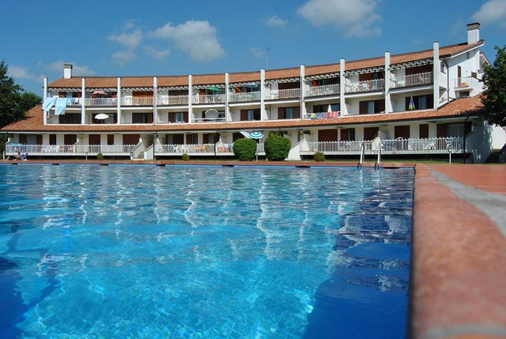 Residence Selenis Bilocale Vista Piscina - Agenzia Cocal Caorle Exterior photo